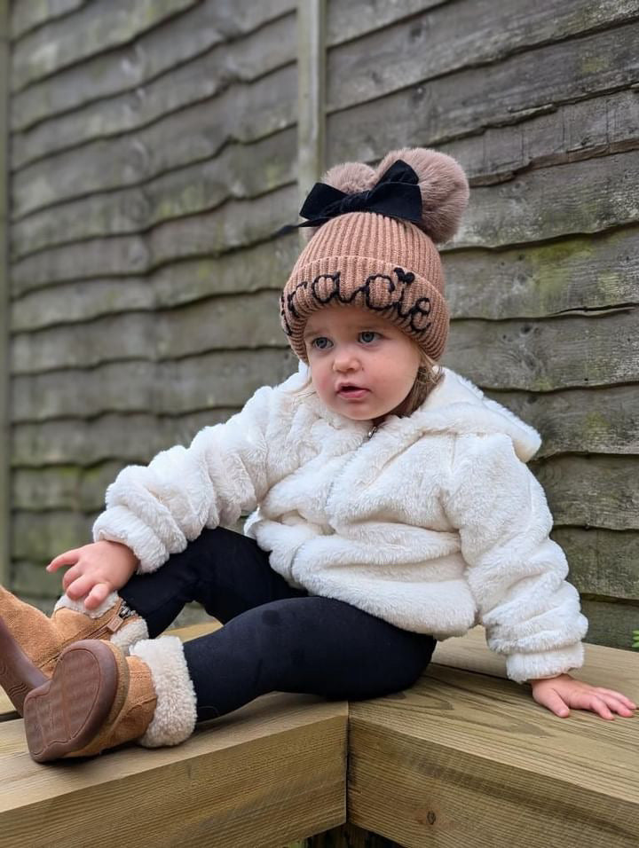 Pom Pom Bow Hat